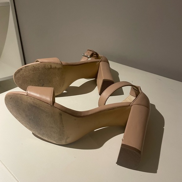 Size 6.5 Nine West Beige Block Heel - Women’s - Picture 3 of 3